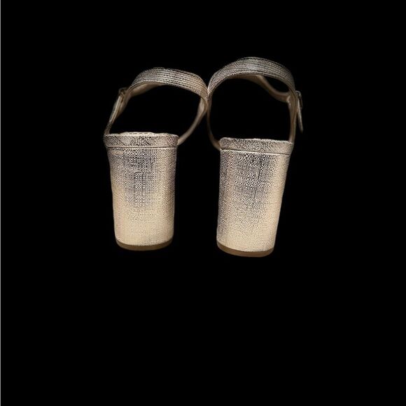 Life Stride Lucky Platform Heel. Light Metallic Gold Color. Size 6 - Picture 6 of 10